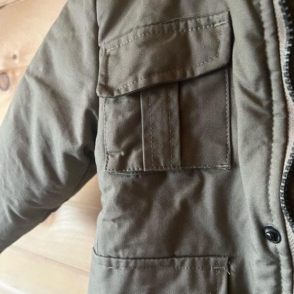 Roots Jacket - Picture 3 of 8